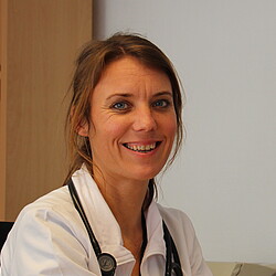 Dr. Höller